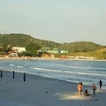 Praia Do Forte, Na Esquina Da Quadra Da Praia